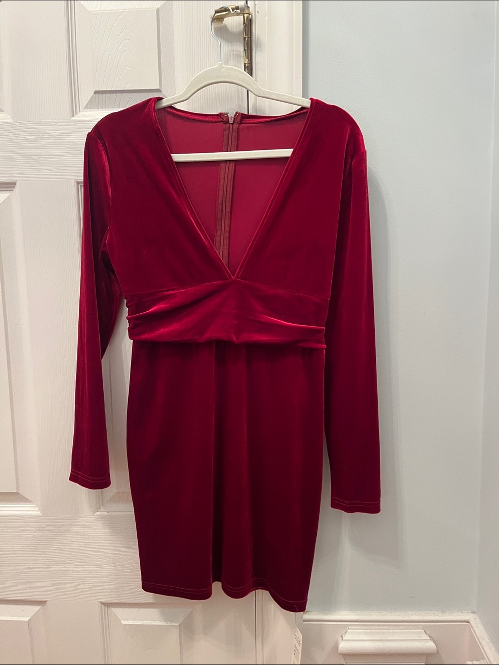 Cupshe Burgundy Velvet Long-Sleeve V-Neck Mini Dress